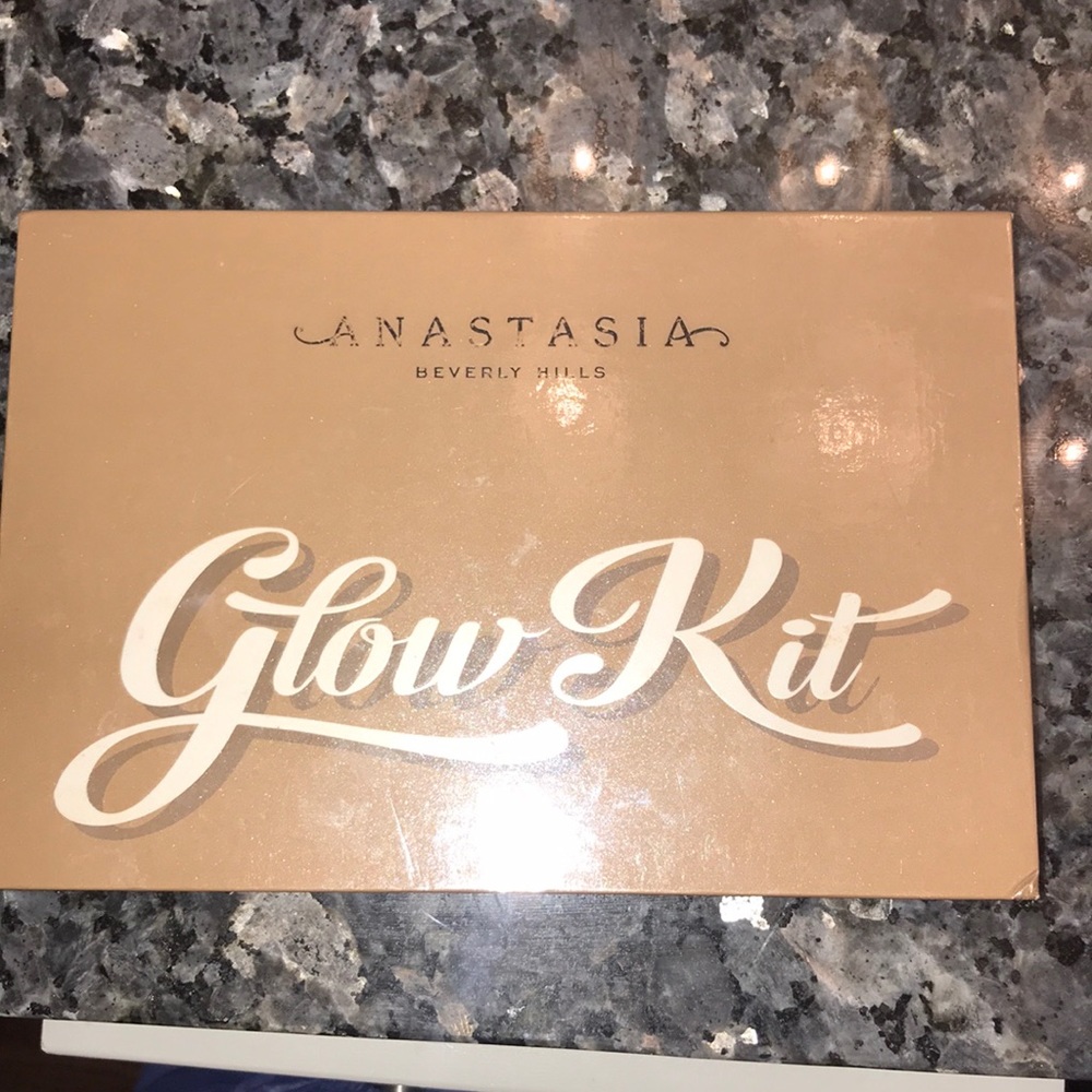 Anastasia Beverly Hills glow kit - great condition